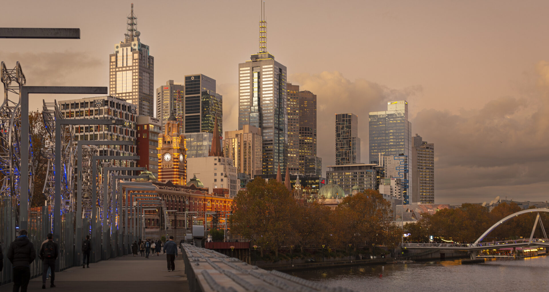 Aussies brush off RBA rate rise fears as confidence levels jump