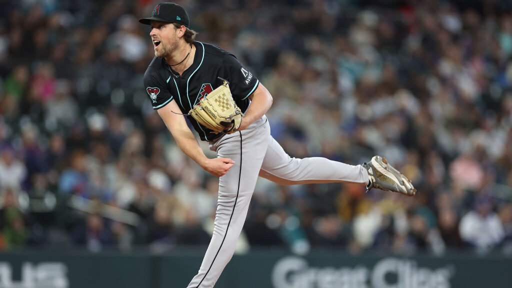 Kevin Ginkel exited Saturday against the Mets after he took a comebacker to the leg. (Photo by Step...