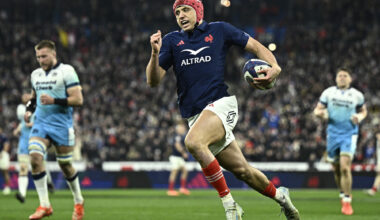 France's Louis Bielle-Biarrey runs with the ball during the 2025 Six Nations match against Scotland