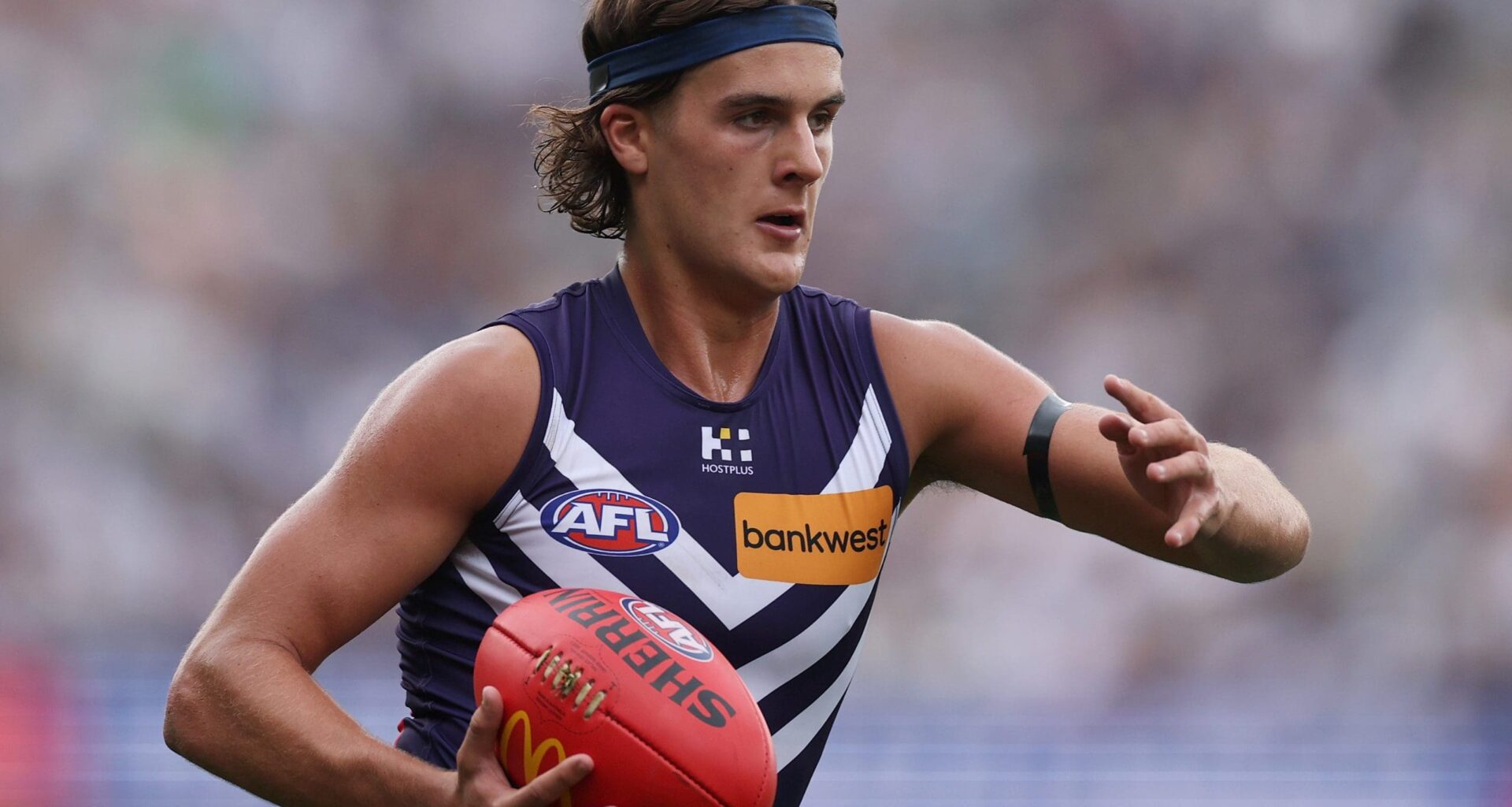 GEELONG, AUSTRALIA - MARCH 15: Murphy Reid of the Dockers runs with the ball during the round one AFL match between Geelong Cats and Fremantle Dockers at GMHBA Stadium, on March 15, 2025, in Geelong, Australia. (Photo by Daniel Pockett/Getty Images)