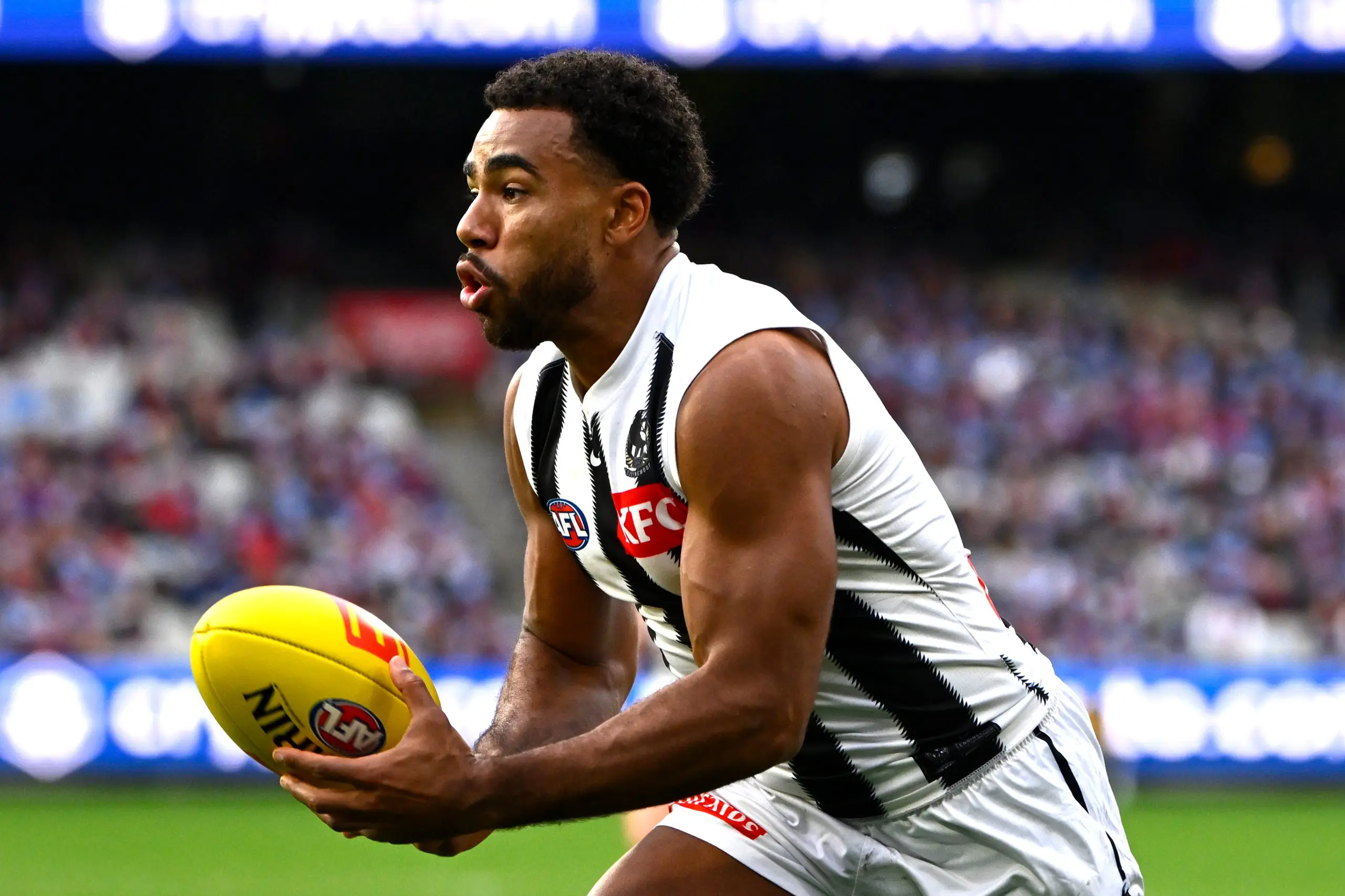 MELBOURNE, AUSTRALIA - JUNE 09: Isaac Quaynor of the Magpies handpasses the ball during the 2025 AFL Round 13 match between the Melbourne Demons and the Collingwood Magpies at Melbourne Cricket Ground on June 9, 2025 in Melbourne, Australia. (Photo by Adam Trafford/AFL Photos via Getty Images)