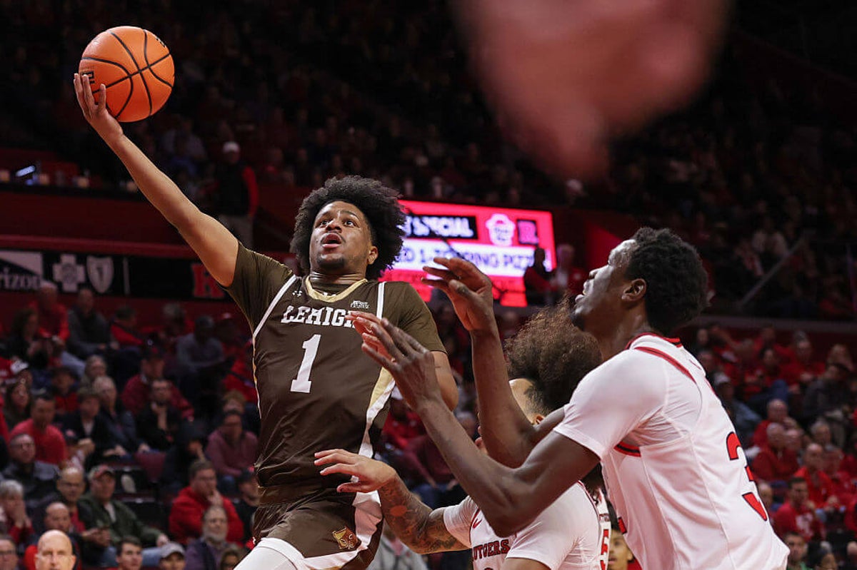 March buzzer-beaters are back, plus NFL and NHL trades