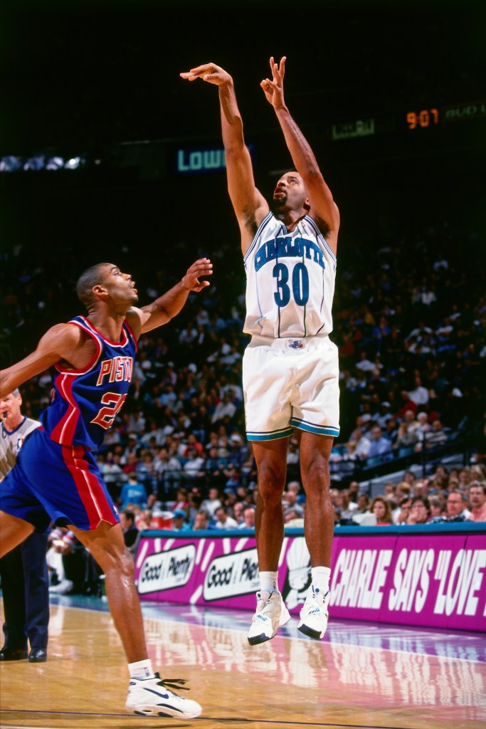 Dell Curry shoots the ball.