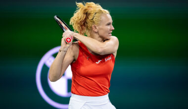 Siniakova outlasts Fernandez in 3 hours, 28 minutes to reach Indian Wells third round