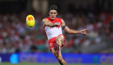 Sydney star explains injury using “golf ball and tee” analogy