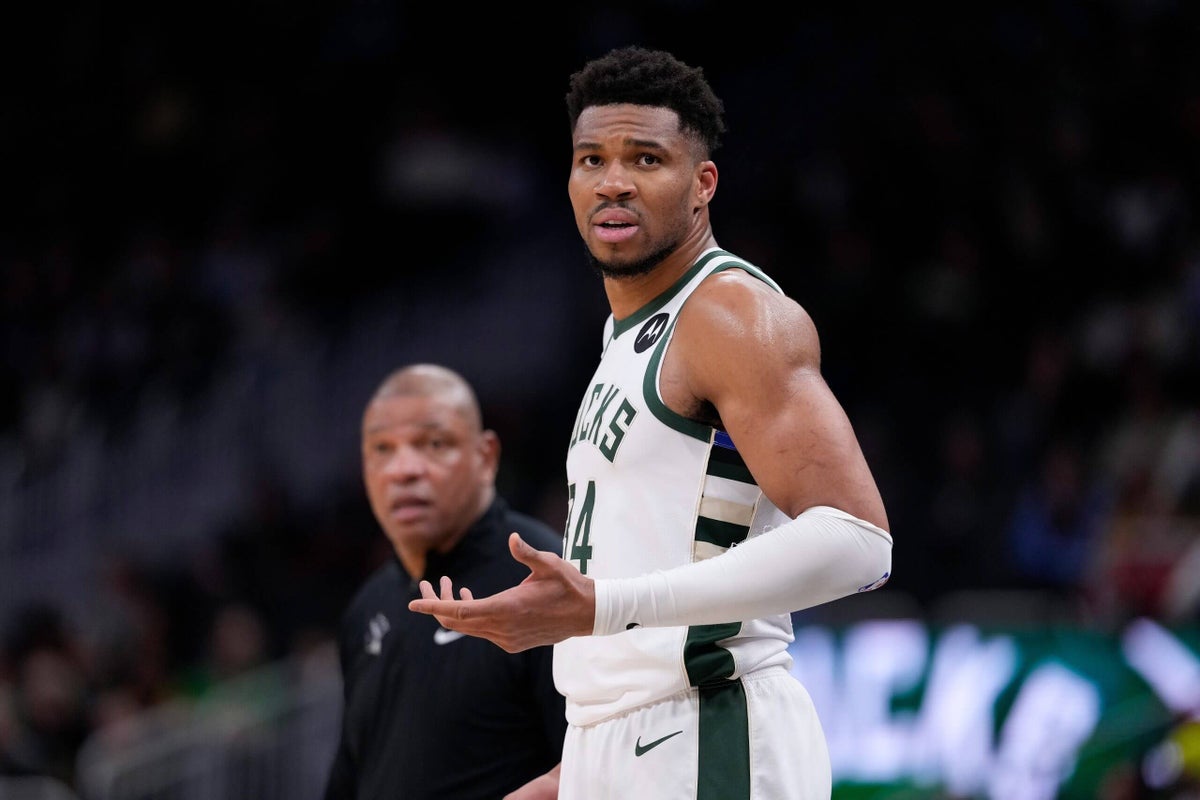 Giannis Antetokounmpo, Bucks at odds over whether to finish out the season: Sources