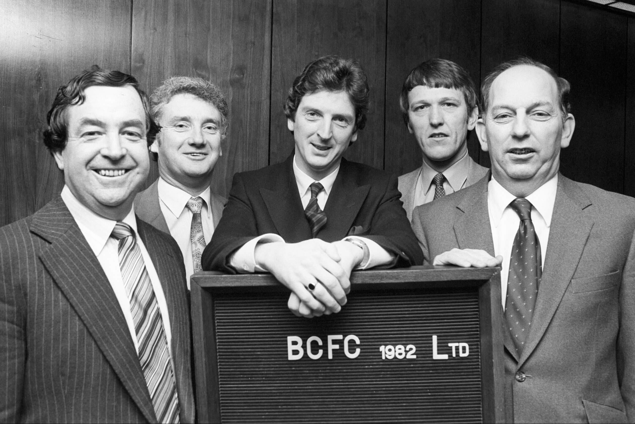 Hodgson (c) after being appointed Bristol City caretaker manager in 1982, with board members (l-r) Leslie Kew, Ivor Williams, Deryn Coller and Ken Sage