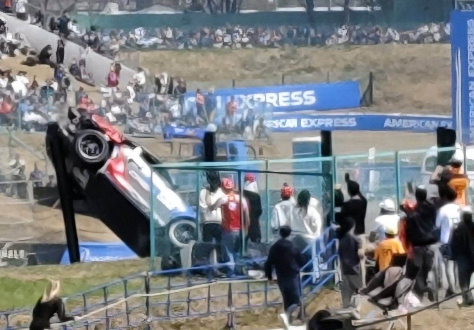 Porsche jumps fence in Japanese GP support race