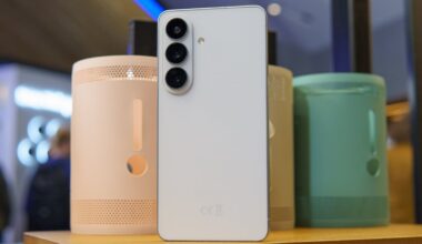 Has Samsung intentionally made the base Galaxy S26 such a poor choice vs the iPhone 17?