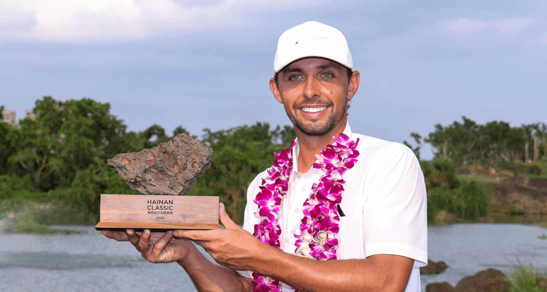 Marco Penge holds up the Hainan Classic trophy after winning in 2025