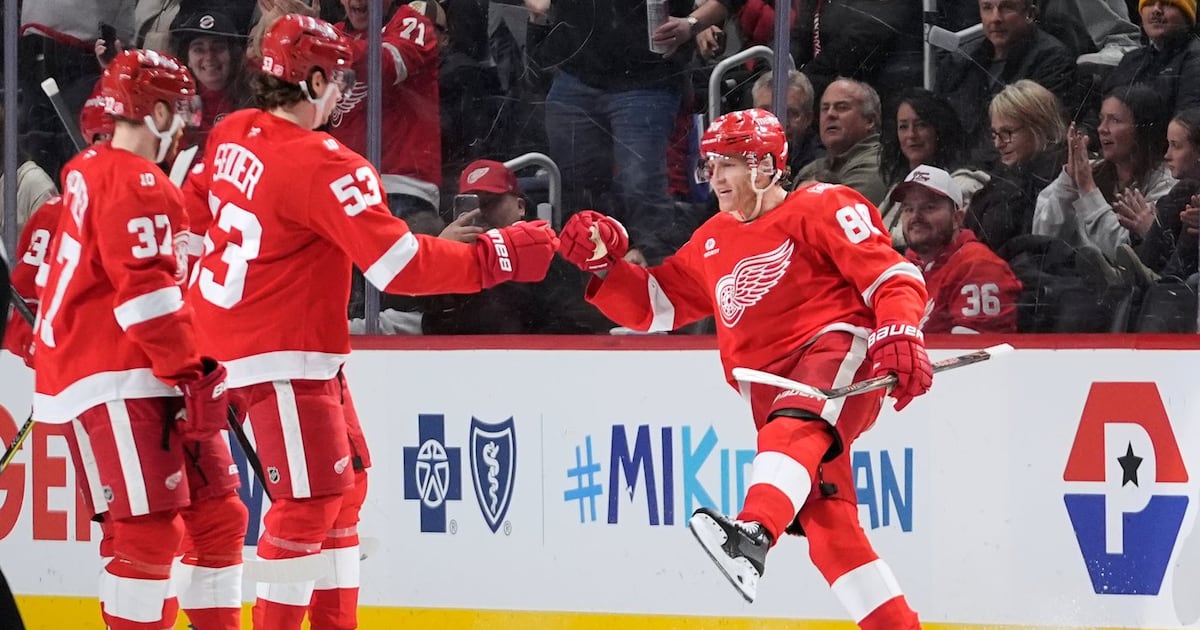 Patrick Kane scores twice to lead Detroit Red Wings over Calgary Flames a in milestone night