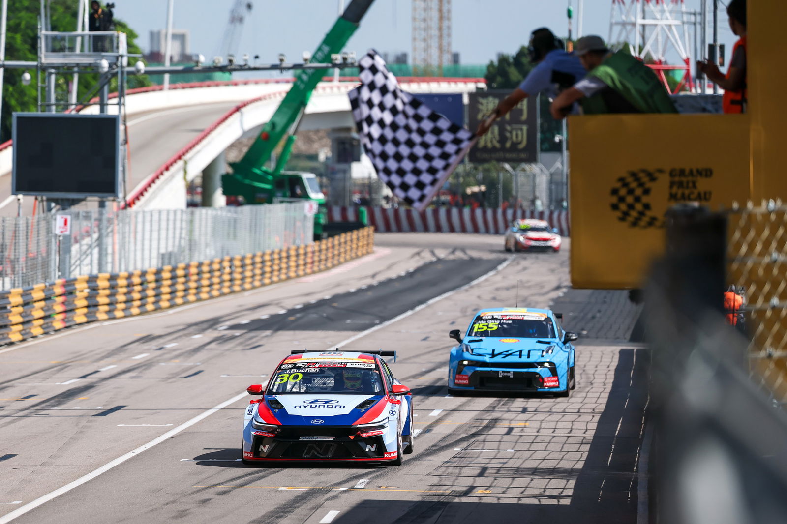 Josh Buchan won the final TCR World Tour race at the Macau Grand Prix in 2025.