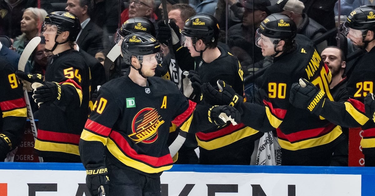 Elias Pettersson scores twice, Vancouver Canucks down Florida Panthers