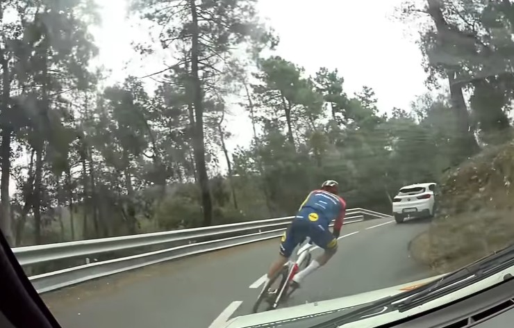 Aleix Espargaro overtaking motorist on descent in Spain