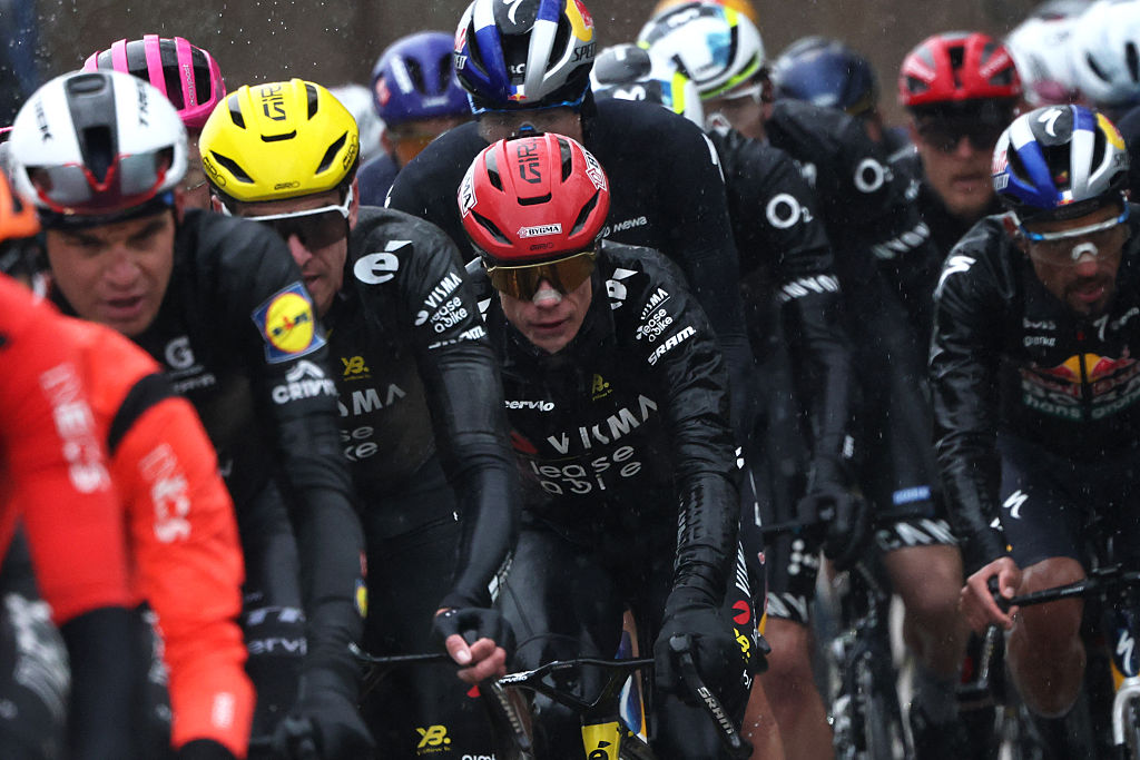 Team Visma - Lease a Bike's Danish rider Jonas Vingegaard (C) rides with the leading pack during the 4th stage of the Paris-Nice cycling race, 195 km between Bourges and Uchon, on March 11, 2026. (Photo by Anne-Christine POUJOULAT / AFP)