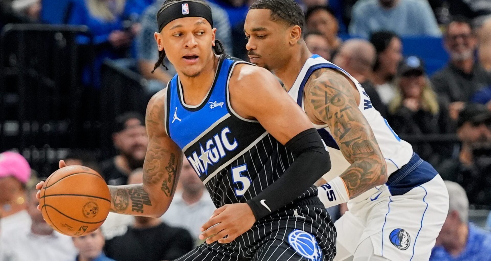 Paolo Banchero looks to pass the ball