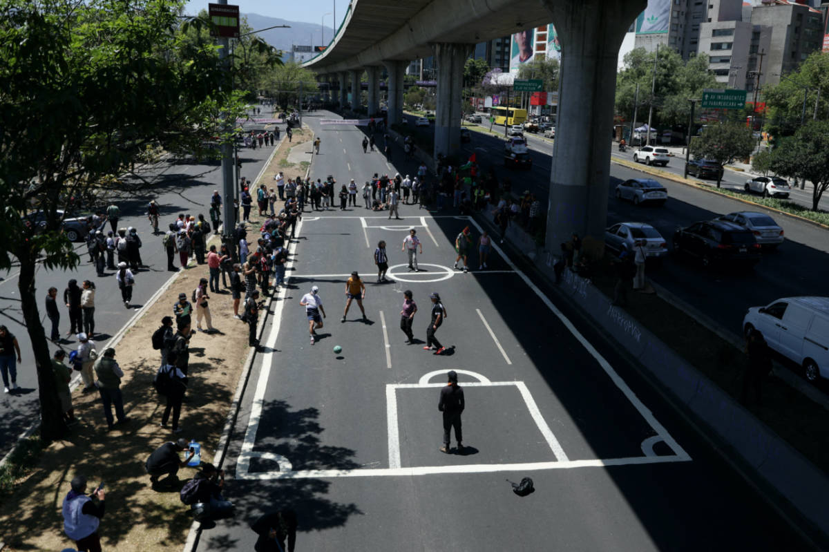Mexican protesters turn highway into football pitch to slam World Cup "dispossession"