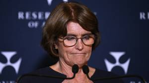 Business groups warn of interest rate pain as RBA flags recession risk