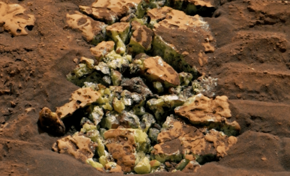 Nasa's Curiosity Rover Cracks Open Martian Rock, And Makes An Unbelievable Discovery