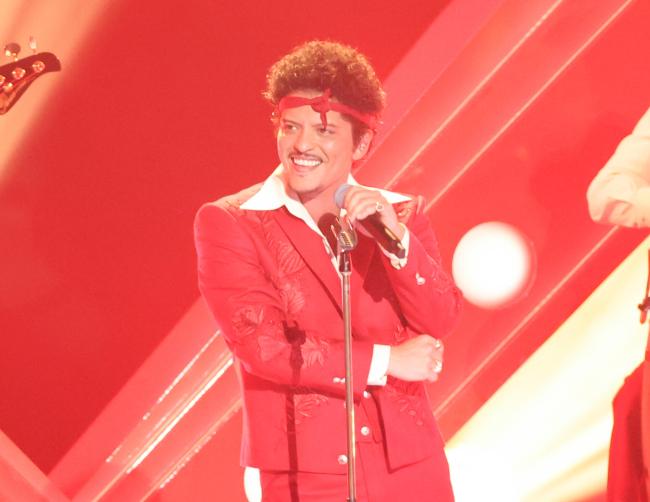 Will mediocre reviews impact Bruno Mars' The Romantic at the Grammys?