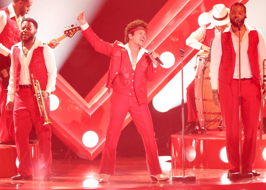 How Should Bruno Mars Feel About the First-Week Performance of ‘The Romantic’? - Billboard