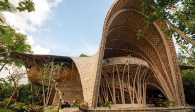 5 Rammed Earth Homes in 2026 That Make Concrete Walls Look Outdated