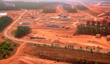Cyclone forces mine closures as winds lash northern Australia