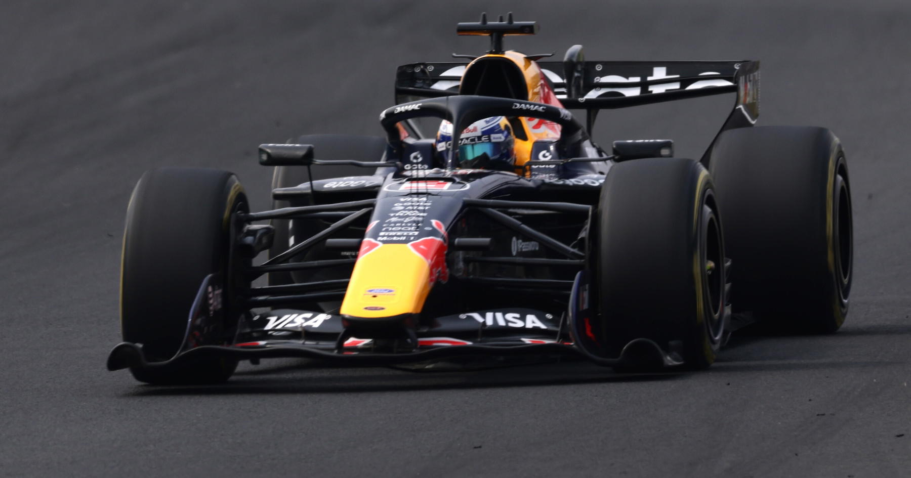 Max Verstappen hilariously waves at F1 rival after Japan overtake