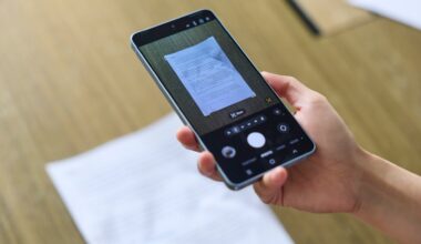 Samsung's new phones make scanning documents less painful