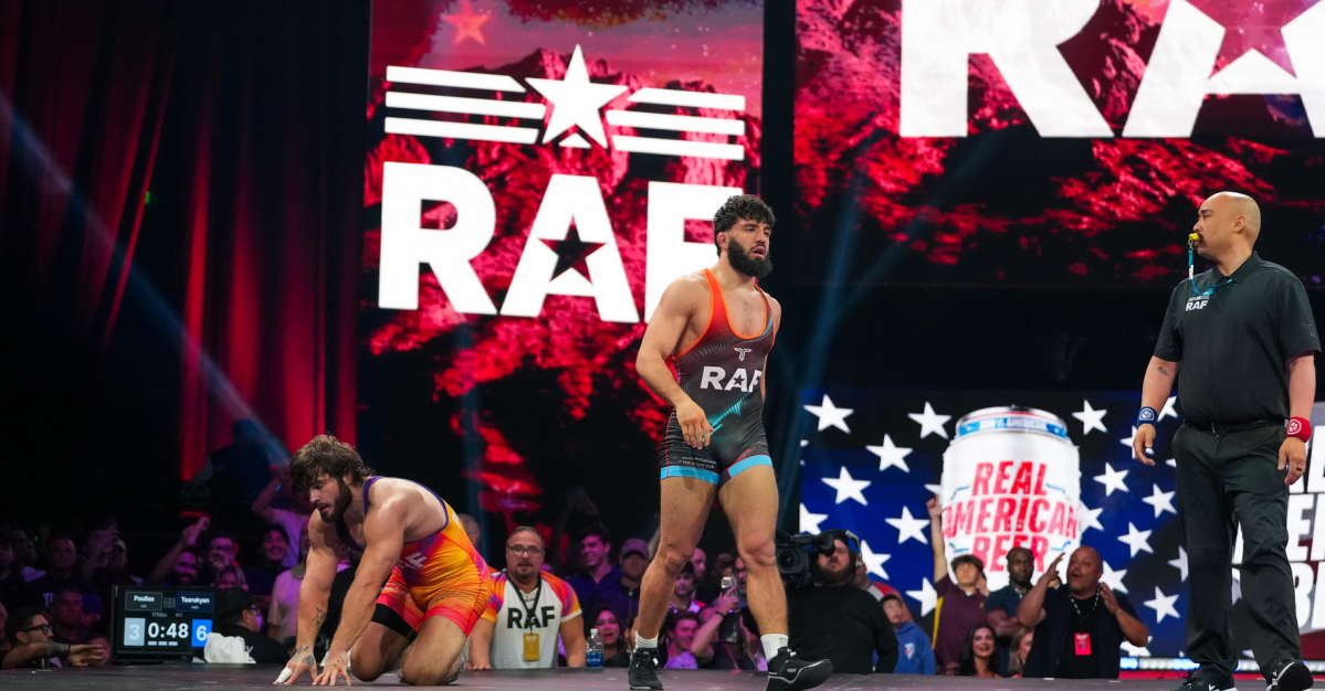 Arman Tsarukyan reacts to wild RAF 6 brawl