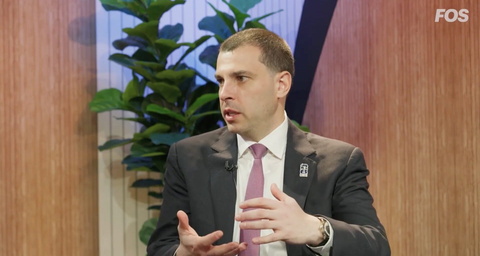 Alex Lasry speaking with Front Office Sports