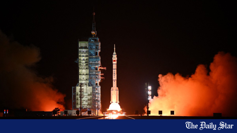 Moon race: How China is challenging the US