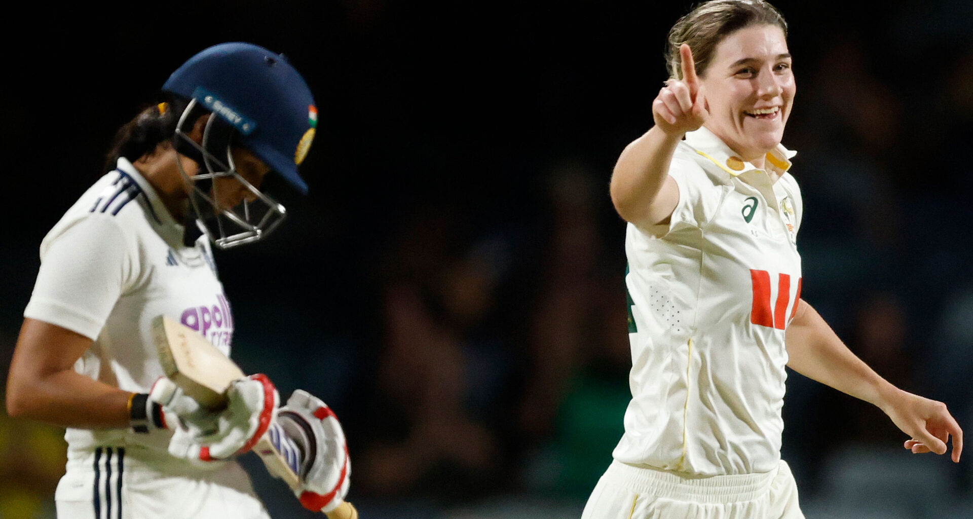 Rampant Aussie quicks tighten grip on Test match