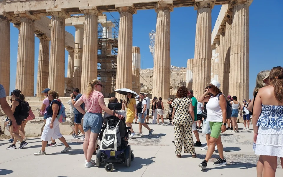 War might actually benefit Greek tourism, says Deutsche Bank
