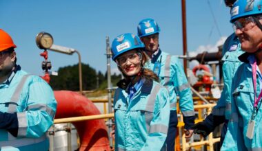 Fuel crisis money and the complainers – Heather du Plessis-Allan