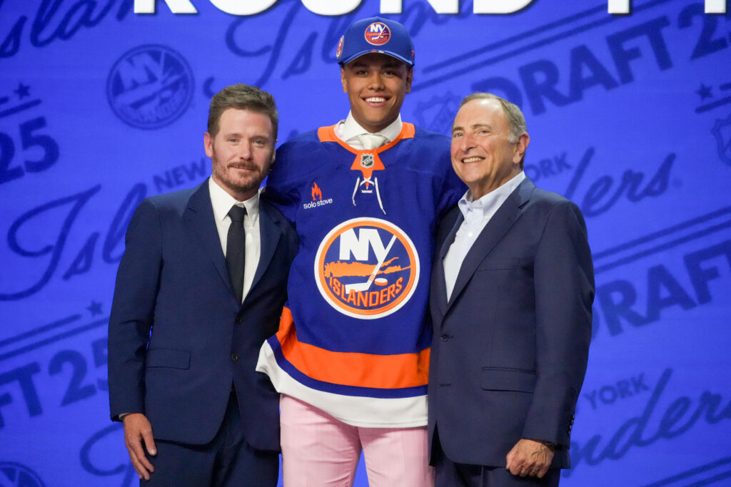 Islanders Sign Kashawn Aitcheson To Entry-Level Deal – Pro Hockey Rumors