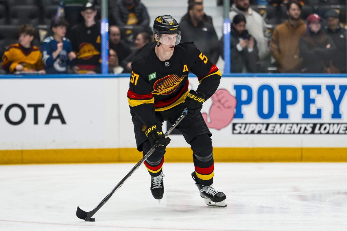 Canucks trade Tyler Myers to Stars for 2 draft picks