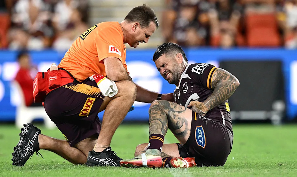 Adam Reynolds looks to be injured.