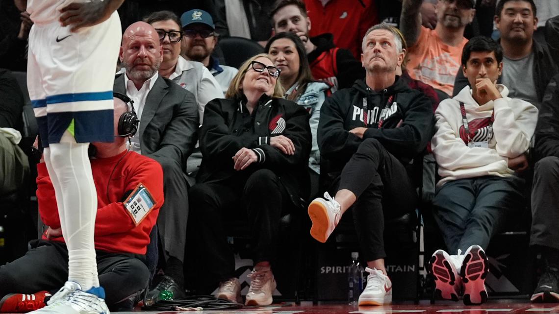 Prospective Trail Blazers owner Tom Dundon sells minority stake in Carolina Hurricanes, report says