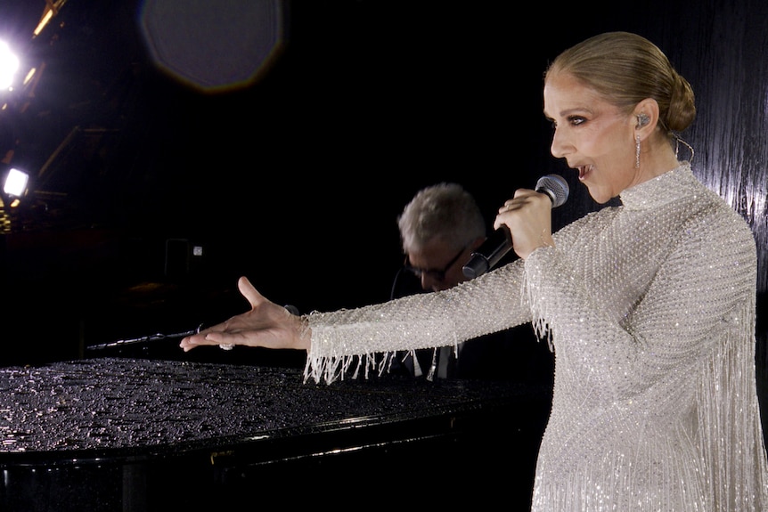 Celine Dion sings in the rain on the Eiffel Tower