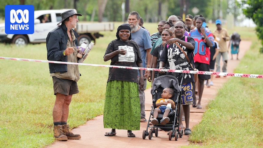 Katherine flood victims forced to stand in line for hours for relief payments
