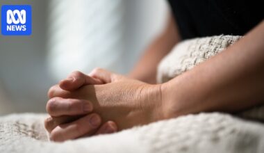 Iranian refugees waiting years to receive asylum in Australia