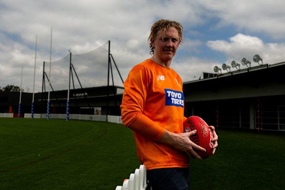 Oliver at Giants headquarters ahead of Opening Round. 