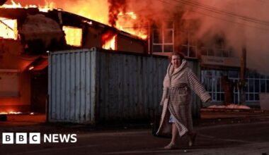 Russia exploiting Iran war, Zelensky says after fresh bombardment - BBC