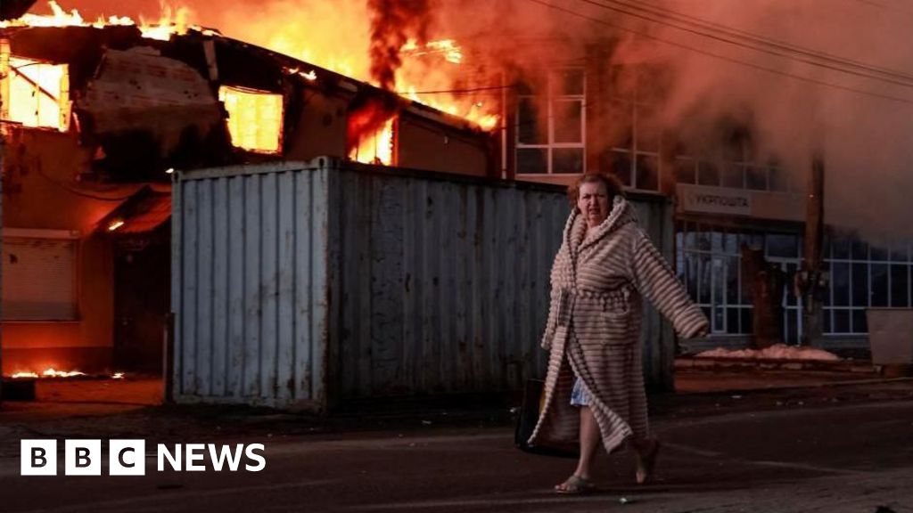 Russia exploiting Iran war, Zelensky says after fresh bombardment - BBC