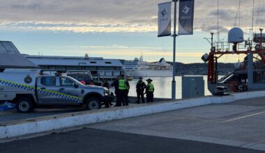 Police divers recover body of French sailor at Hobart waterfront
