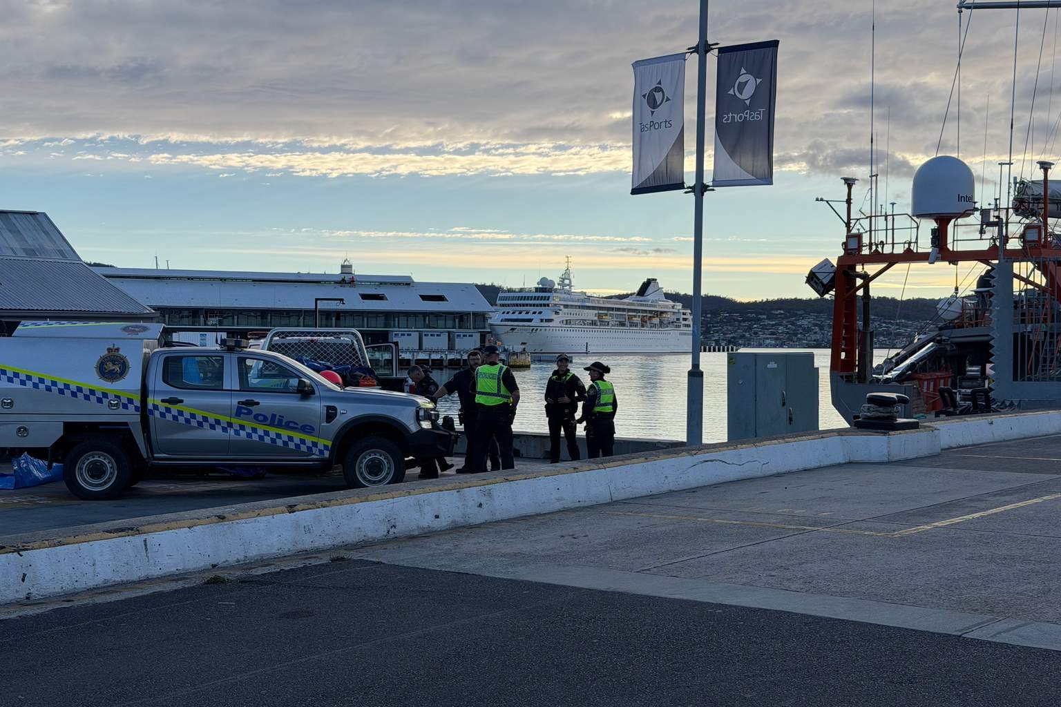 Police divers recover body of French sailor at Hobart waterfront