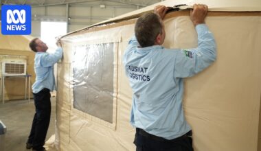 Ex-Tropical Cyclone Narelle tracks across NT, communities brace for flooding
