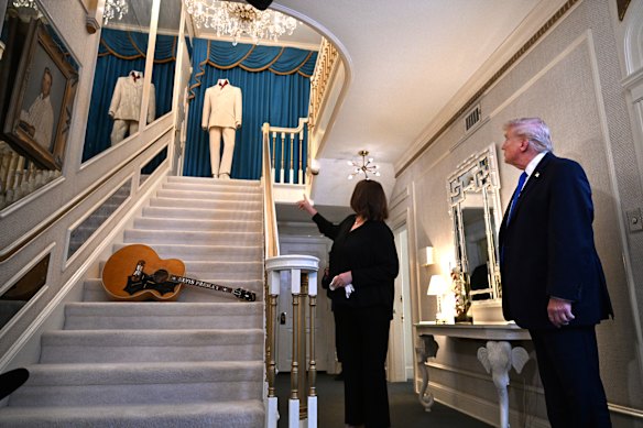 US President Donald Trump has made a surprise pitstop to Elvis Presley’s estate Graceland. 