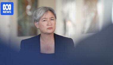 Federal government tight-lipped on claims Australians were aboard US sub that sank Iranian warship